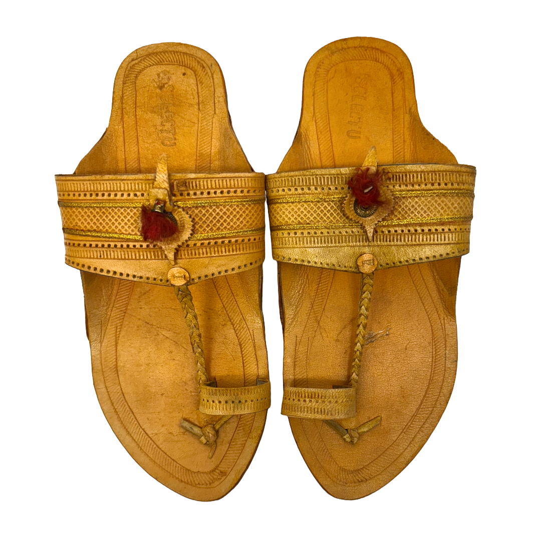 Yellow Punch Patta Double Jari Paan Kolhapuri For Men - Image 4